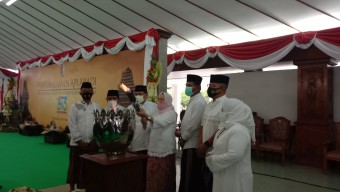 Nyalakan Obor Api Abadi di Pendopo Malowopati, Bupati Bojonegoro Minta Patuhi Protokol Covid-19