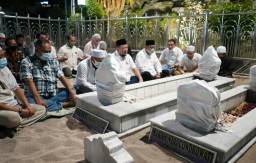 Ziarah Makam, Kelana Teladani Kepemimpinan Sunan Ampel