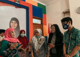 Dicurhati Guru Honorer, Cawabup Dwi Astutik Janji Perjuangkan Kesejahteraan