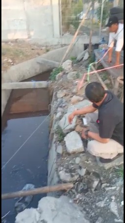 Limbah Cair Industri Cemari Sungai di Kawasan Industri Maspion, DLH