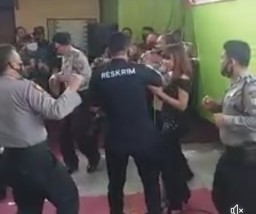 VIRAL... Video Polisi Berjoget Bareng Biduan di Polsek Gondang Tulungagung dan Polres Pasuruan
