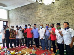 Bekas Anggota DPRD Kabupaten Gresik Berikan Dukungan ke Yani