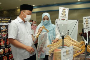 Dokter Alif Gerakkan UKM Gresik Bertahan di Masa Pandemi Melalui UKM Bangkit Tawarkan Market Place Hingga E-Katalog