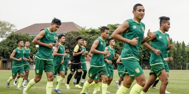 Kelanjutan Liga 1 Indonesia Simpang Siur, Persiapan Tim Persebaya Agak Terganggu
