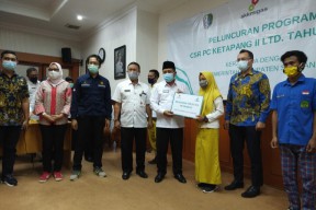Petronas Carigali Ketapang Serahkan CSR Untuk 8 Desa Terdampak Pandemi