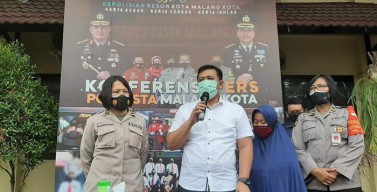 Wanita Muda yang Pukuli Ibu Tua Viral di Malang Ternyata Masih Ada Hubungan Keluarga