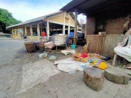 Buntut  Bau Busuk Pasar "Kempros" Pandaan Baru, Dewan Pertanyakan Penggunaan Retribusi 