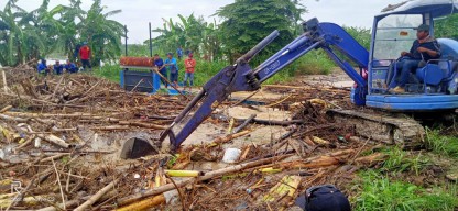 Sumbatan Rumpun Bambu Hambat Air Kali Lamong di Delik Sumber Gresik Langsung Dibersihkan