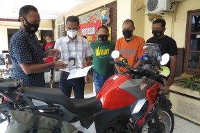 Pria Ini Ngakunya Pilot, Ternyata Pelaku Penggelapan Mobil dan Motor