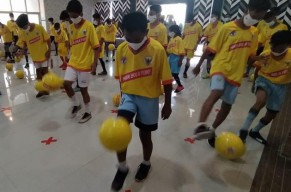 Kompetisi Adu Jugling Bola Diikuti 310 Anak dari Seluruh SSB Lamongan