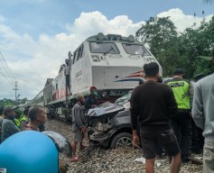 KA Penataran Hajar Avanza di Blitar, Pengemudi Mobil Tak Tertolong