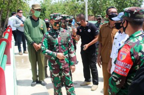 Hasil Pekerjaan Anggota TNI Bangun Jembatan di Bojonegoro Disidak