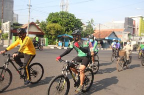 Cara Forkopimda Gresik Peringati Hari Pahlawan dengan Gowes Bareng