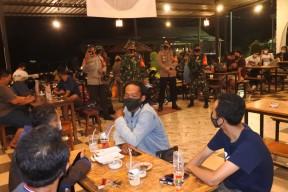 Tambahan Kasus Positif Covid-19 Melandai, Satgas Gresik Tetap Rajin Merazia Pelanggar Prokes