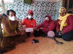 Komunitas Gresik Damai Galang Donasi untuk Korban Kecelakaan