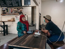 Warung Dobeng, Contoh Sukses Dwi Astutik Berdayakan Anak Jalanan di Sidoarjo