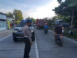 Mengenaskan, Pemuda Balongpanggang Gresik Tewas Terkapar Setelah Tabrak Truk Box