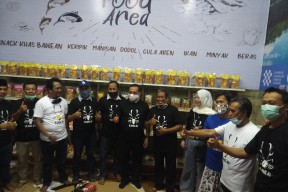 Legislator DPR RI Yahya Zaini Berikan Saran KSBM Saudagar Bawean Pusat Oleh-oleh Khas Bawean