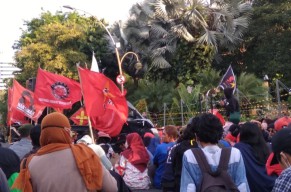 Tak Digubris DPRD, Getol Jatim Turun Aksi Lagi di Gedung Grahadi