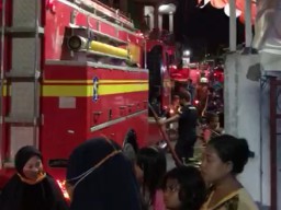 Diduga Korsleting Listrik, Satu Kamar Kos di Wonocolo Surabaya Ludes Terbakar