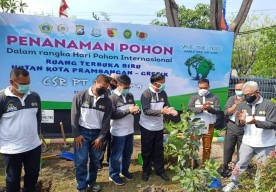 Inisiasi Ruang Terbuka Biru, PT Smelting Tanam Pohon Langka di Gresik