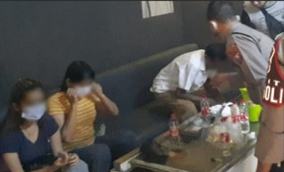 Dua SPG Cantik Asal Menganti Gresik Layani Tamu Pesta Miras di Sumenep