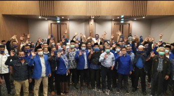 DPP Instruksikan Kader PAN Berusaha Keras Menangkan  Kelana Aprilianto - Dwi Astutik
