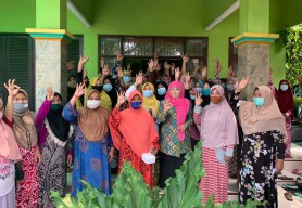 Warga Cemeng Bakalan Sambut Antusias Kehadiran Cawabup Dwi Astutik