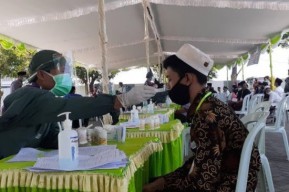 Ribuan Santri Tebuireng Gelombang III Ikuti Tes Swab, Lima Jam Ketahuan Hasilnya