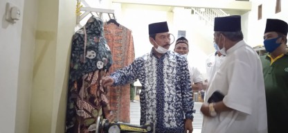 Beri Perhatian Pada Batik Khas Gresik, Pak Qosim Bantu Buka Akses Pasar Seluas-Luasnya