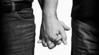 Usai 'Pedang-Pedangan' Pasangan Gay di Surabaya Tusuk Lawan Mainnya