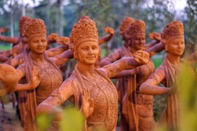 Kemenparekraf Gelontor Hibah untuk Pelaku Pariwisata di Banyuwangi, Syarat Penerima Taat Pajak