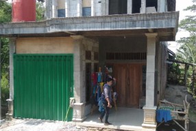 Dini Hari Maling Masuk Rumah Warga Kutorejo Mojokerto, Pasutri  Dibacok Hingga Masuk RS