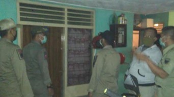 Lagi 'Enak-enak' di Kamar Kos, Sepasang Kekasih di Kediri Kena Gerebek Warga