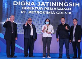 Direktur Operasi dan Produksi Petrokimia Gresik dinobatkan Sebagai The Best Chief Marketing Officer