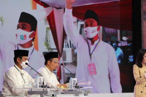 Debat Pilbup Gresik, Pasangan Qosim-Alif Pertegas Program Kerja Dengan Jawaban Mengalir