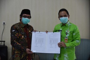 Langkah Proaktif, BPN Serahkan 10 Sertifikat Aset Daerah
