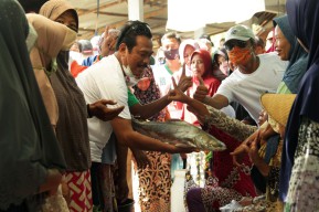 Qosim-Alif Bentuk BUMD Perikanan Untuk Meningkatkan Kesejahteraan Nelayan