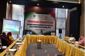 KONI Probolinggo Bagikan Bonus Ùntuk Atlet Berprestasi