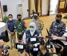 Virus Corona Gugurkan 61 Nakes dan 65 ASN Pemprov Jatim, Ini Doa Khofifah di Tahun 2021
