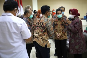 Wali Kota Risma Serahkan Eks Kantor Kelurahan Dukuh Kupang Untuk Gedung Transfusi Darah PMI