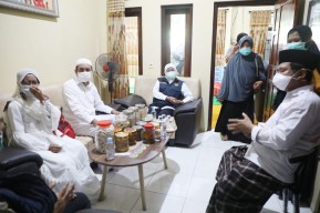 Sampaikan Duka Untuk Kakak Mahfud MD, Khofifah : Prilaku Almarhumah Bisa Jadi Teladan