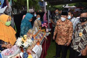 Pameran UMKM, Warga Sidoarjo Diajari Transaksi Non Tunai