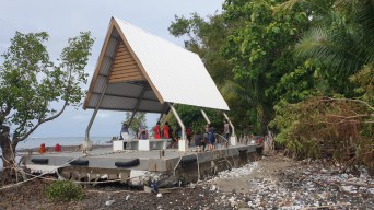 Dihantam Ombak, Rumah Apung Pulau Cina Bawean Bergeser