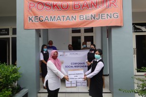 Aston Gresik Bantu Korban Banjir Kali Lamong