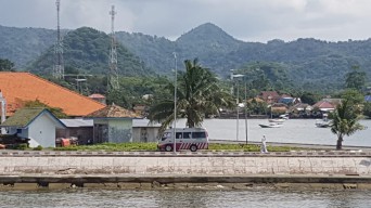 Satu Jam Berlayar KM Gili Iyang Balik ke Bawean Karena Ada Penumpang Meninggal Mendadak