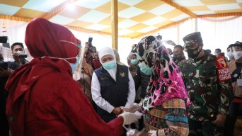 Usai Nyoblos, Khofifah Langsung OTW Sidak TPS di Mojokerto dan Pasuruan