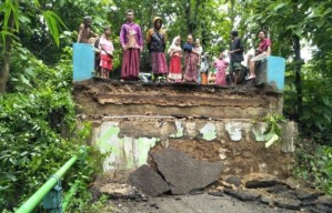 Jembatan di Sampang Madura Ambruk, Akses Tambelangan-Banyuates Putus