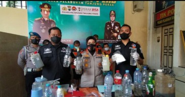 Home Industri Bahan Pembuatan Sabu di Surabaya Digerebek Polisi, 6 Tersangka Diamankan