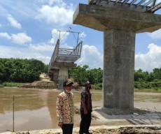 Wabup Bojonegoro Sidak Proyek Jembatan Penghubung Antar Kabupaten, Ternyata Pekerjaan Masih 65 Persen